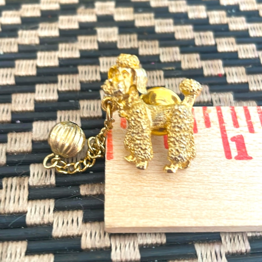 Vintage Gold Tone Poodle Dog with Chain Lapel Pin. - Picture 6 of 6